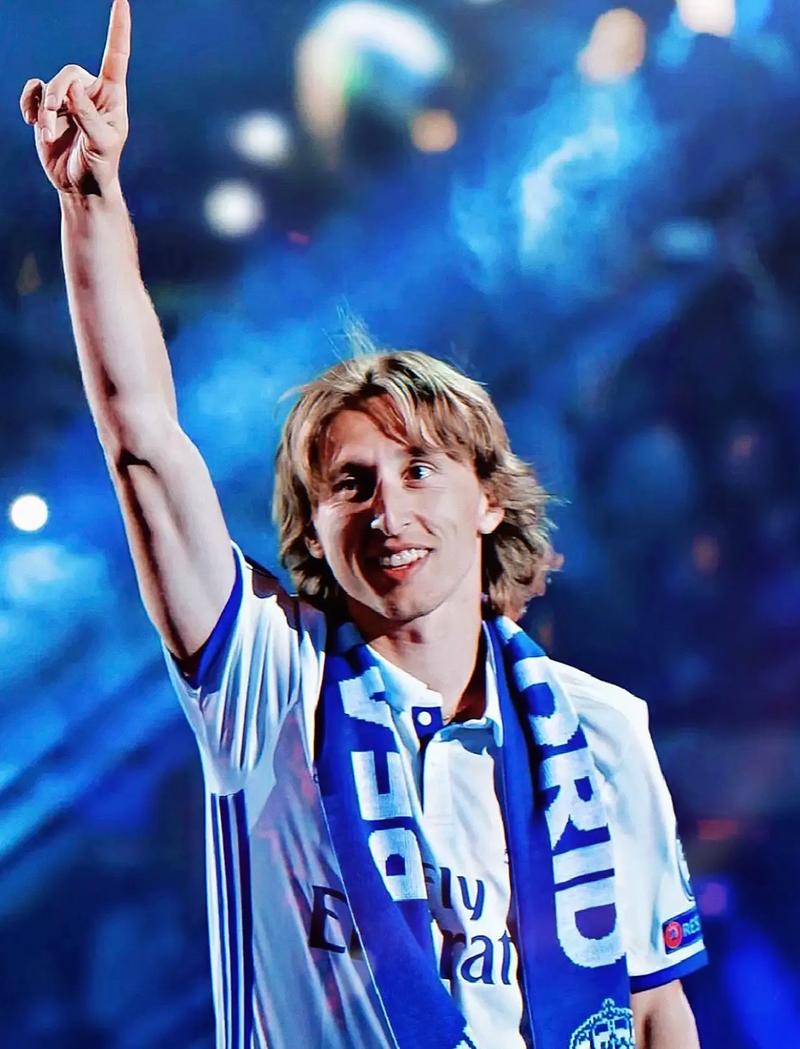 外媒：纽卡与谢什科谈妥个人条款，与莱比锡就转会费达成协议