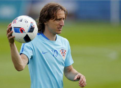 足球中超两场比赛因大雾暂停