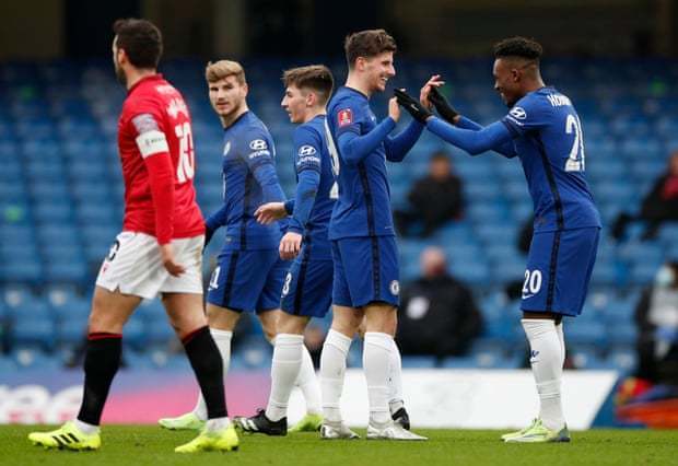 中场组织者如何阅读比赛？